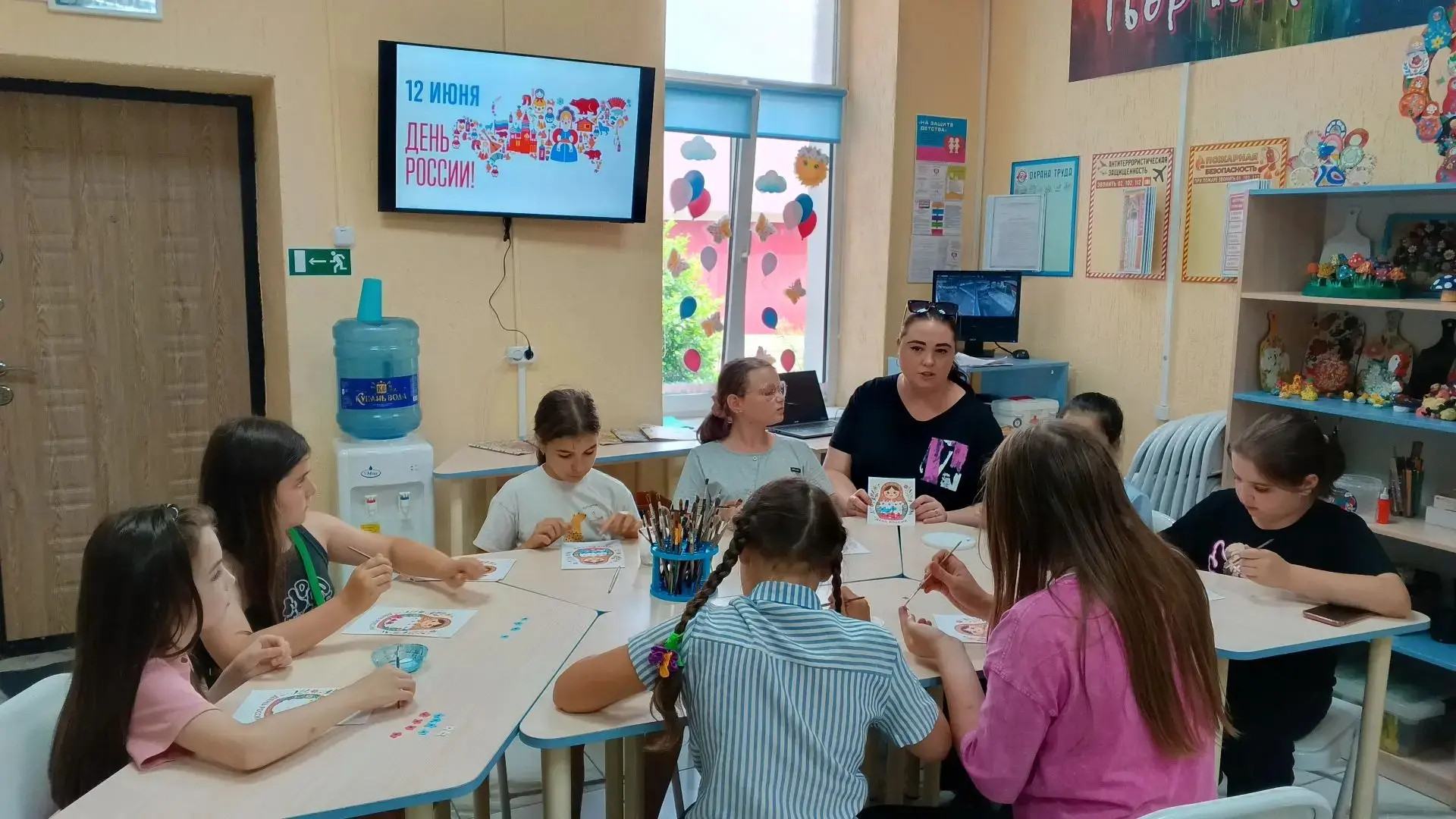 ✨День творчества✨️
Тематическая программа «С Россией в сердце» на летней культурно-досуговой площадк