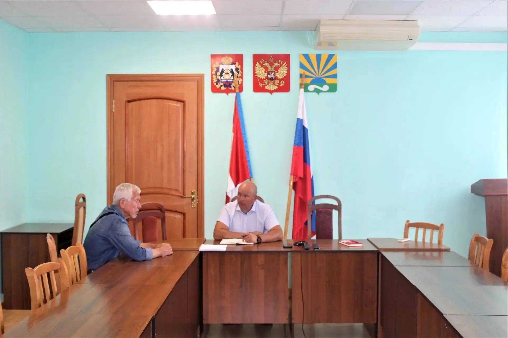 🖍Провёл личный приём граждан. Встретился с жителями округа для обсуждения наболевших вопросов: благ