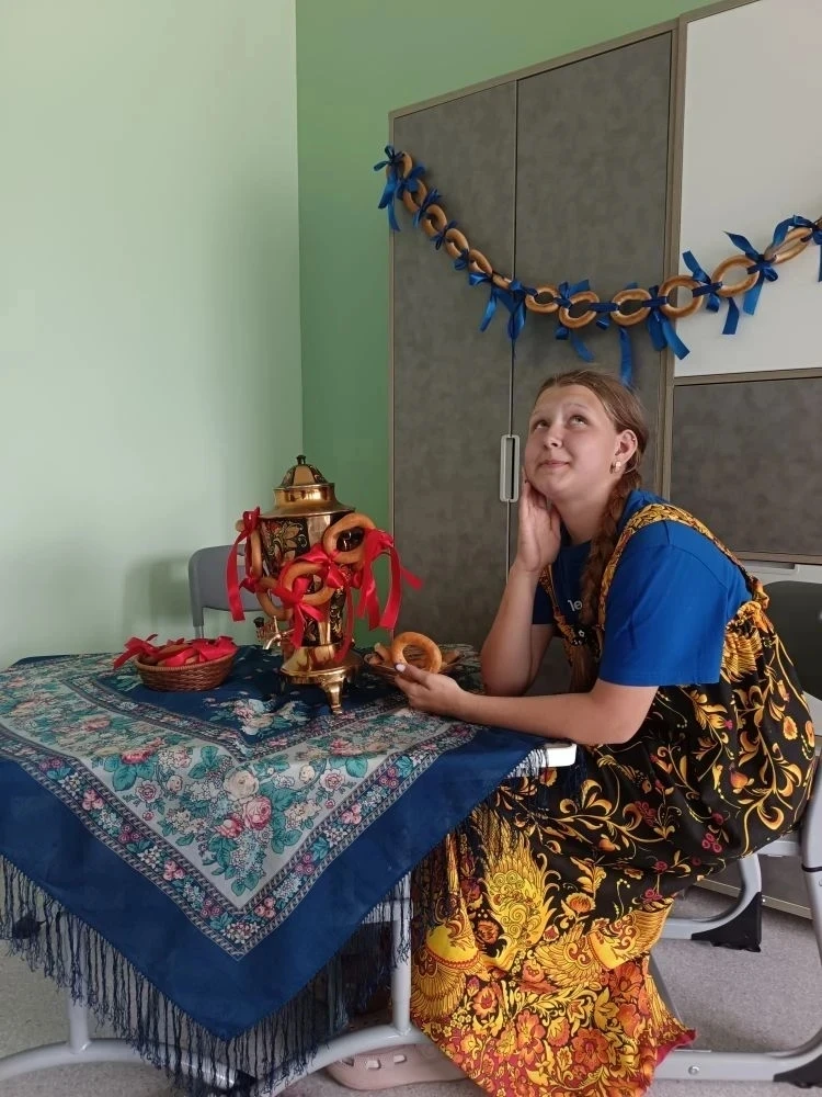 В честь Дня России  говорили о символах нашей страны.
Ребята из лагеря с дневным пребыванием детей п