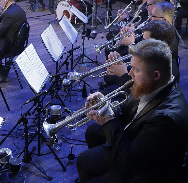 На сцене — только духовые!🎷