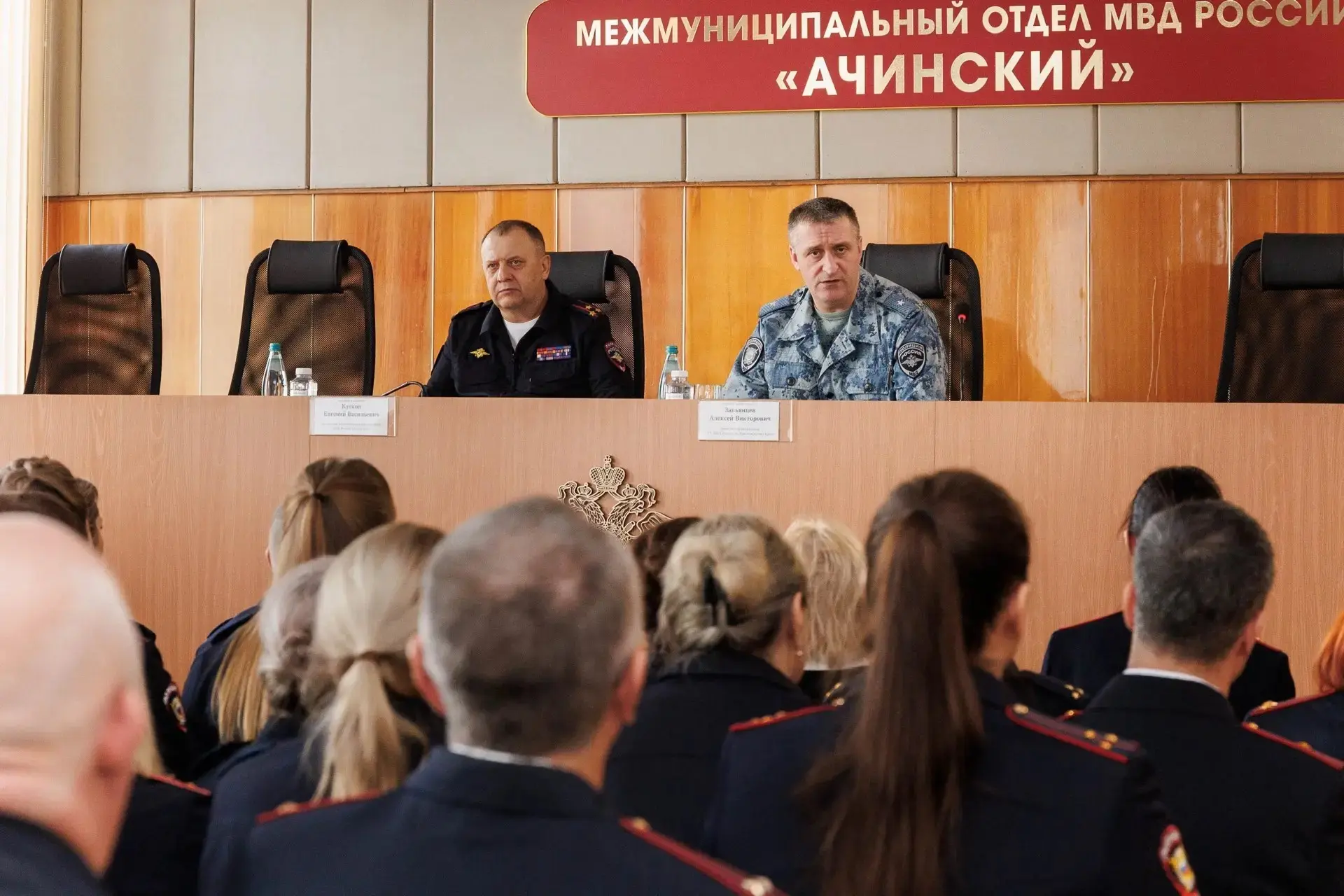 🌟В Ачинске наградили отличившихся сотрудников полиции