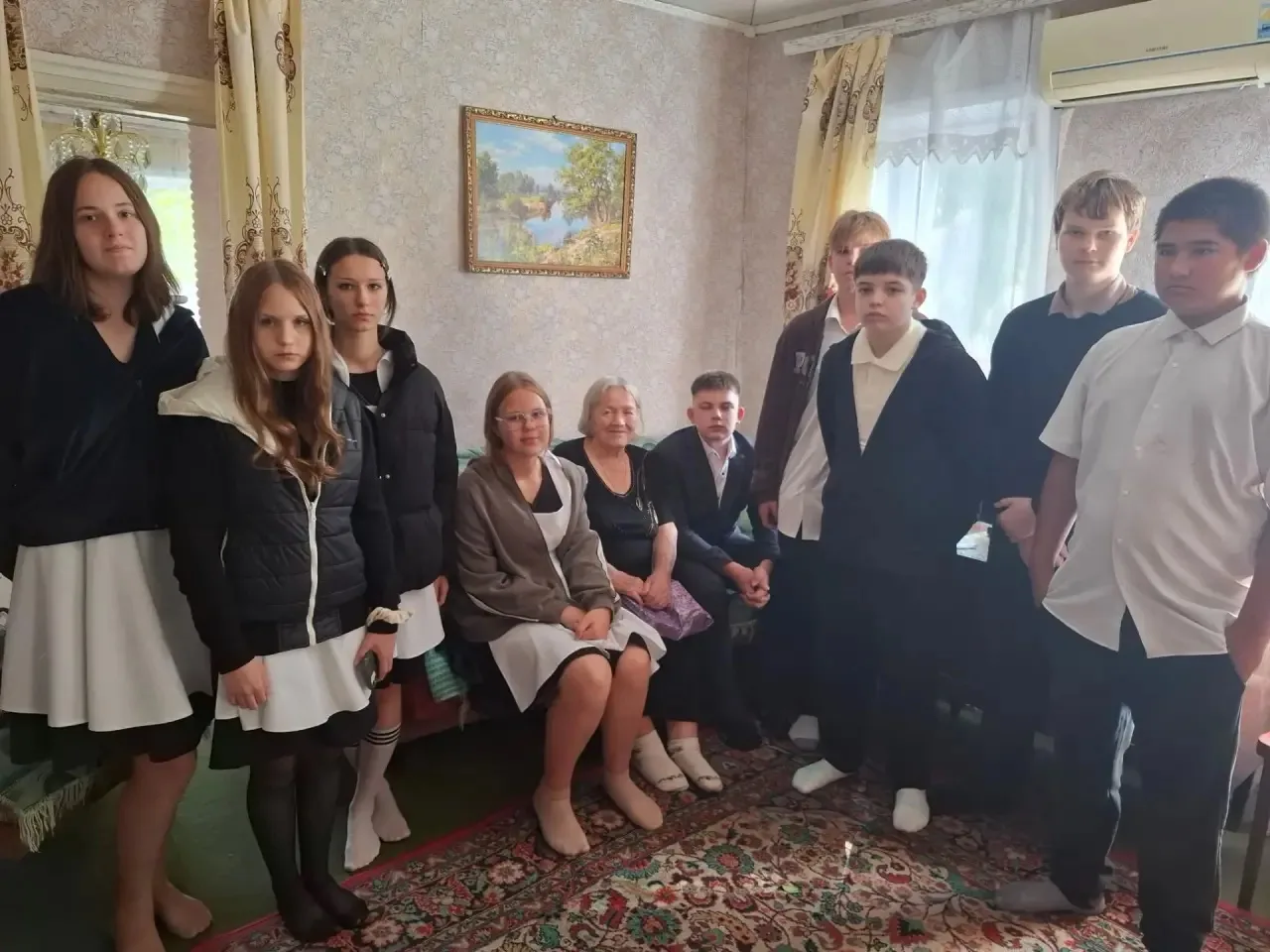 2 октября, в преддверии праздника «День Учителя!», учащиеся 8«А» и 9«А» классов МБОУ СО...