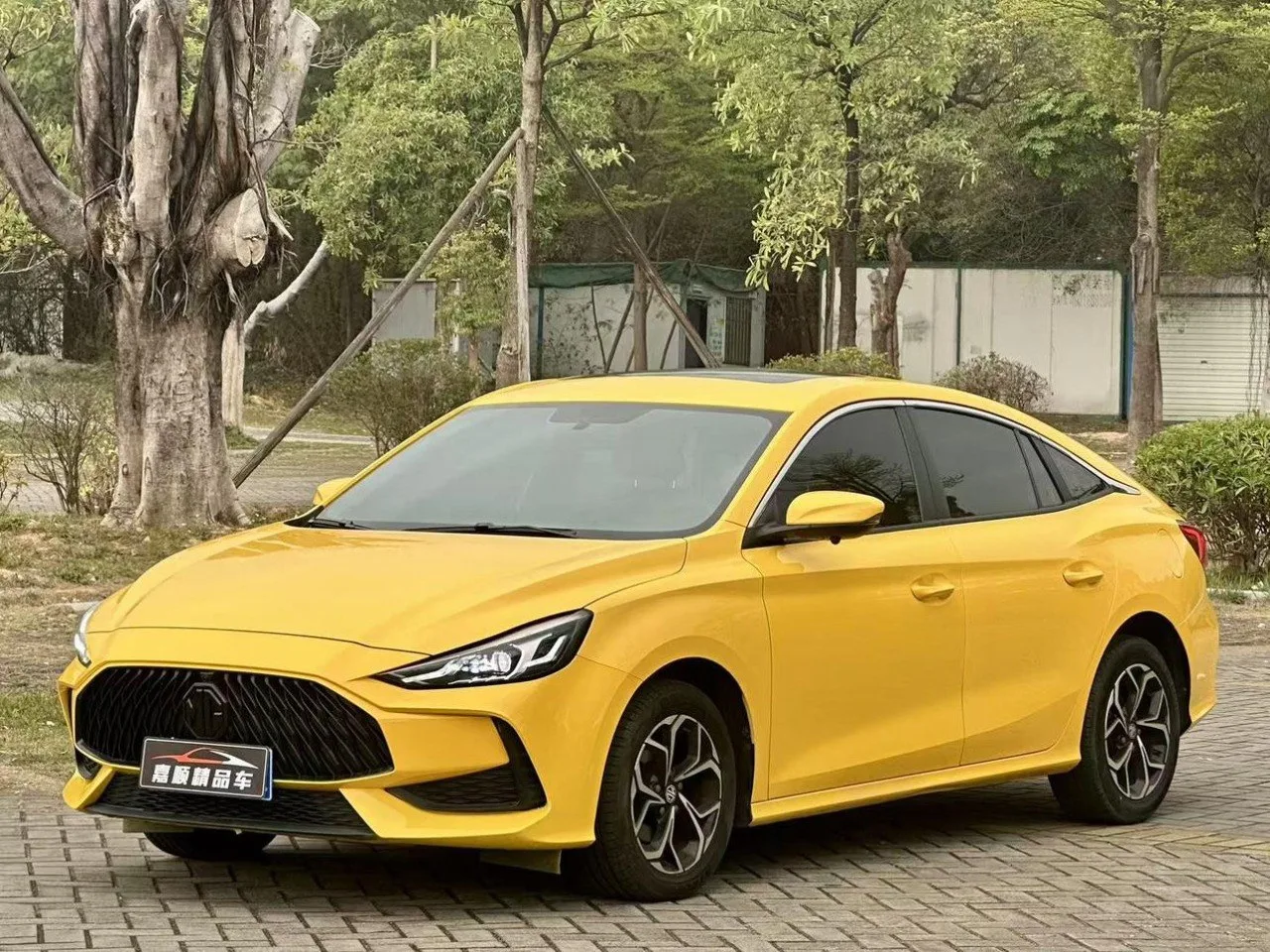 Ну красивая же 🔥

🚗 MG 5

• год 2021-2023
• объем - 1,5 л, бензин
• мощность - 120 л.с.
• трансмис