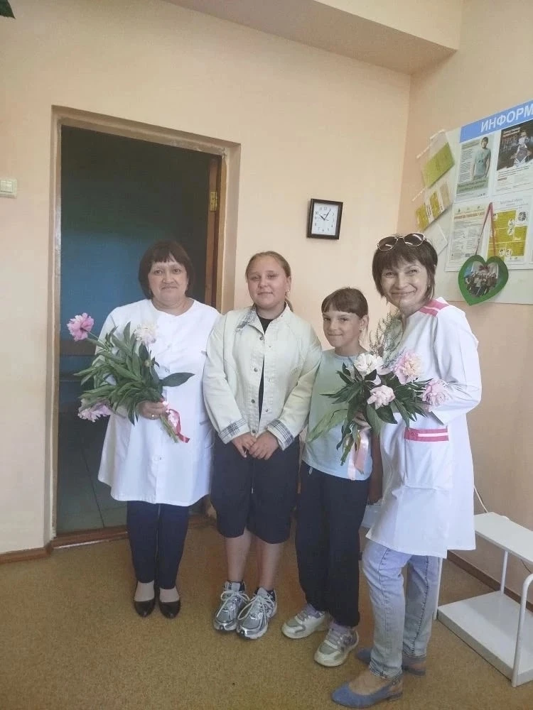 Дорогим нашим хранительницам здоровья! 👩‍⚕️❤️
  В День медицинского работника, вся школа говорит ва