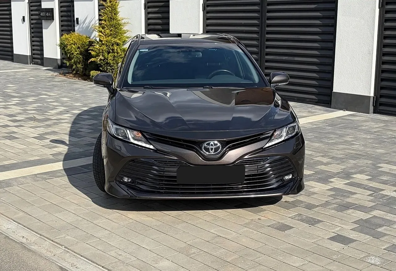 Продам Toyota Camry 2018 
Двигатель: 2.5 бензин 
Пробег: 132 тыс. км 
Коробка передач: автомат 
Прив