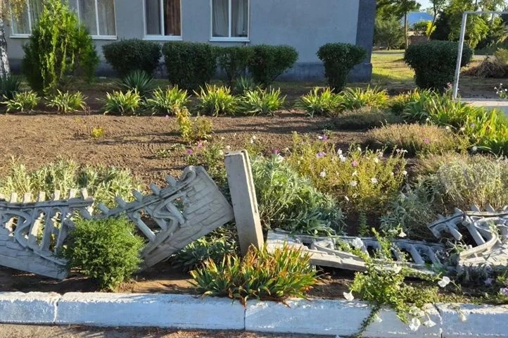 Вандалы повредили ограждение мемориалов в Херсонской области