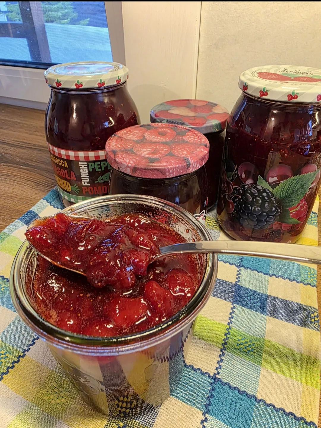 #КЛУБНИЧНОЕ ВАРЕНЬЕ🍓🍓
У многих уже есть клубника, поэтому напомню свой любимый рецепт.
   Знаете, 