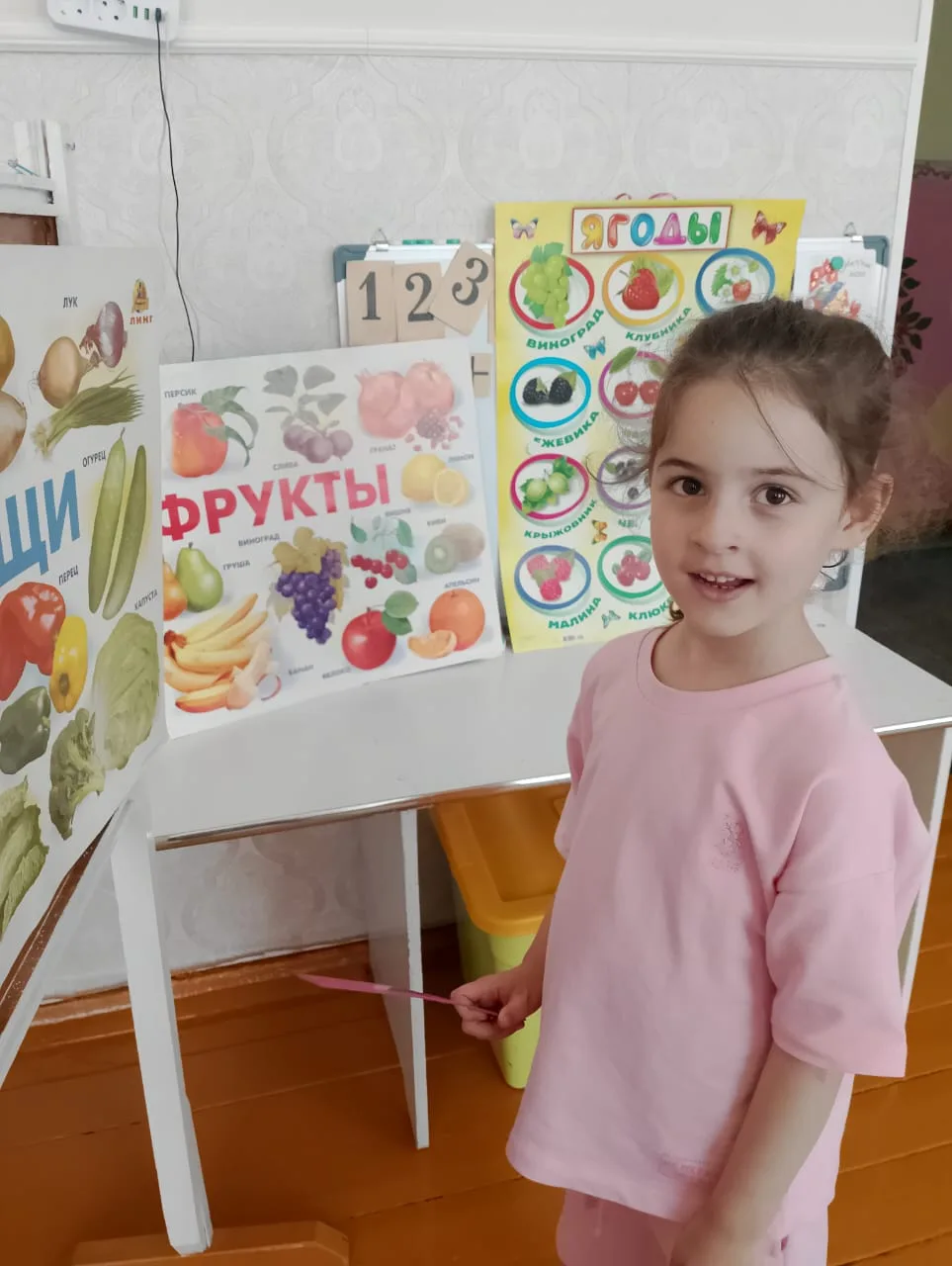 Фрукты, овощи, ягоды вкусное и любимое лакомство деток.