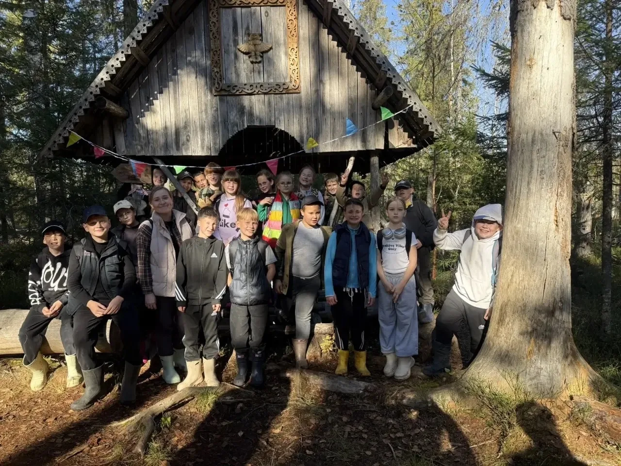 🏕️В минувшие выходные учащиеся 4 «Г» класса с классным руководителем отправились в пох...