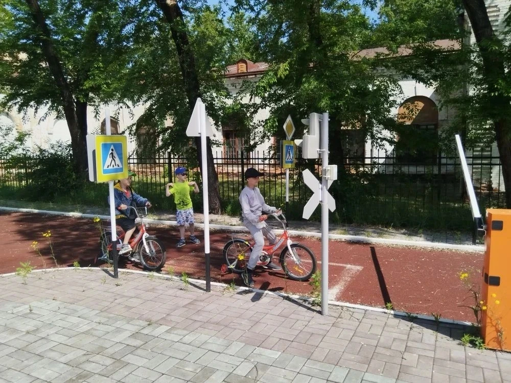 Сегодня наш профильный отряд «Путешествуя по городу» совершил важный выход в учебный ко...