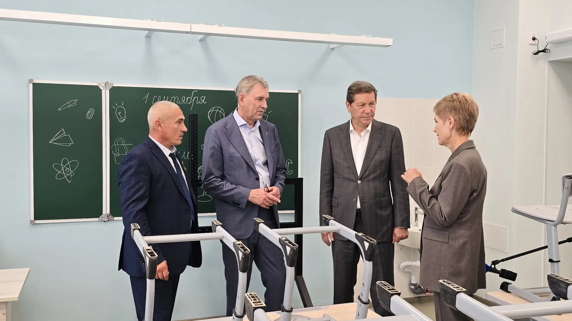 Первый заместитель Председателя Государственной Думы РФ Александр Жуков находится в Омс...