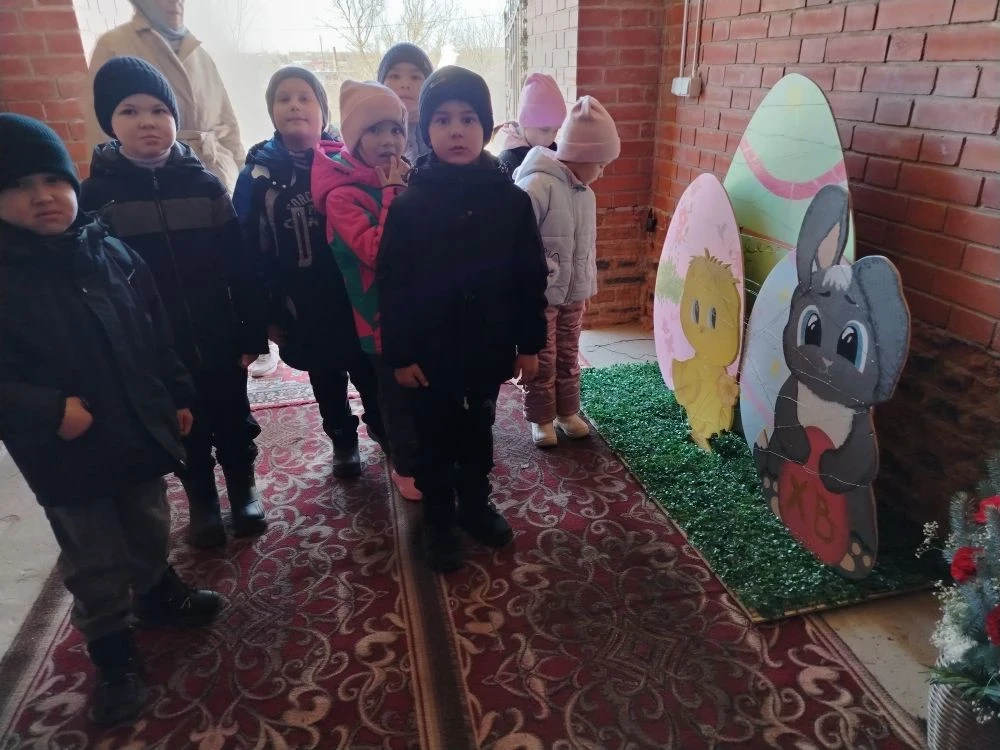 «Христос воскресе!» — «Воистину воскресе!» — приветствуем друг друга  в течение всего в...