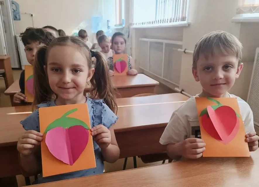 🍓 Сегодня у наших ребят прошёл чудесный творческий день!

Юные любители клубники собрались на занят