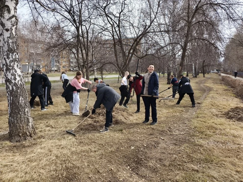 🌱 Чистота территории — забота общая  Весна — время пробуждения и наведения порядка. Ученики МБОУ «Ги