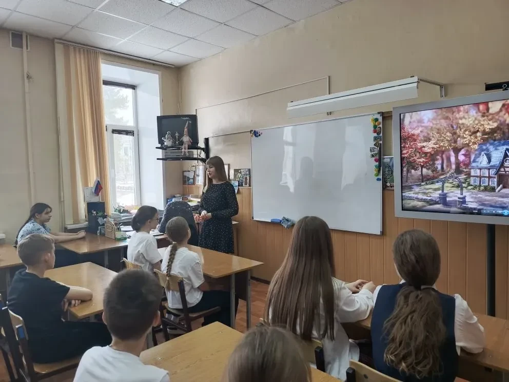 📍16 марта в 6 «А» классе состоялся классный час на тему «Жить в мире с собой и другими». Гимназисты 