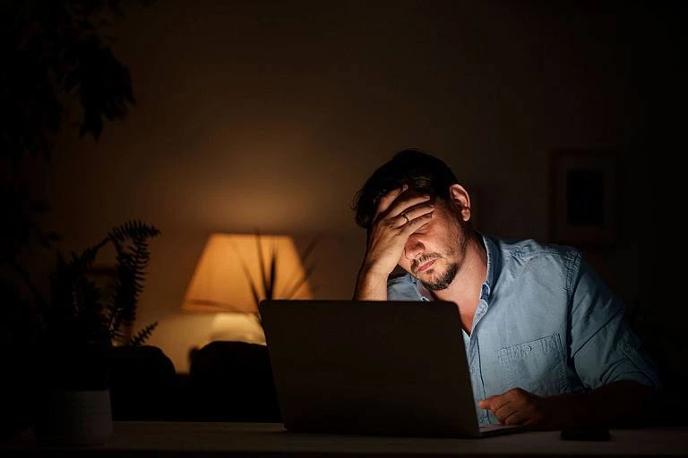 Как ночная работа влияет на здоровье 🌙  Исследования показывают, что сменный график повышает вероятн