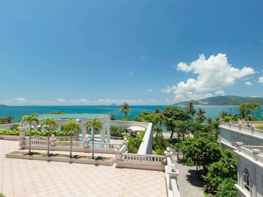 🌴Нячанг: отдых у моря в самом центре

Sunrise Nha Trang Beach Hotel & Spa 5* — бутик-отель в центре