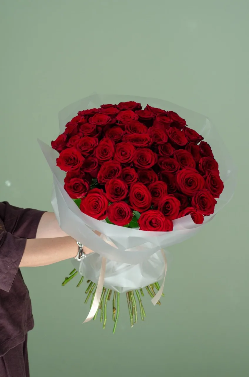 51 роза Ред Наоми — 7950₽
