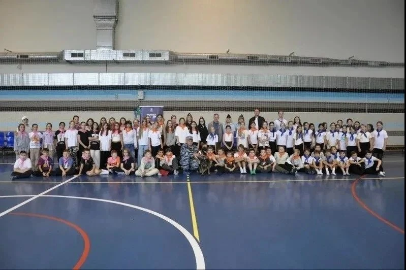 🏃‍♂ В Подольске полицейские провели «Зарядку со стражем порядка» для детей из летнего лагеря. 
 
Со