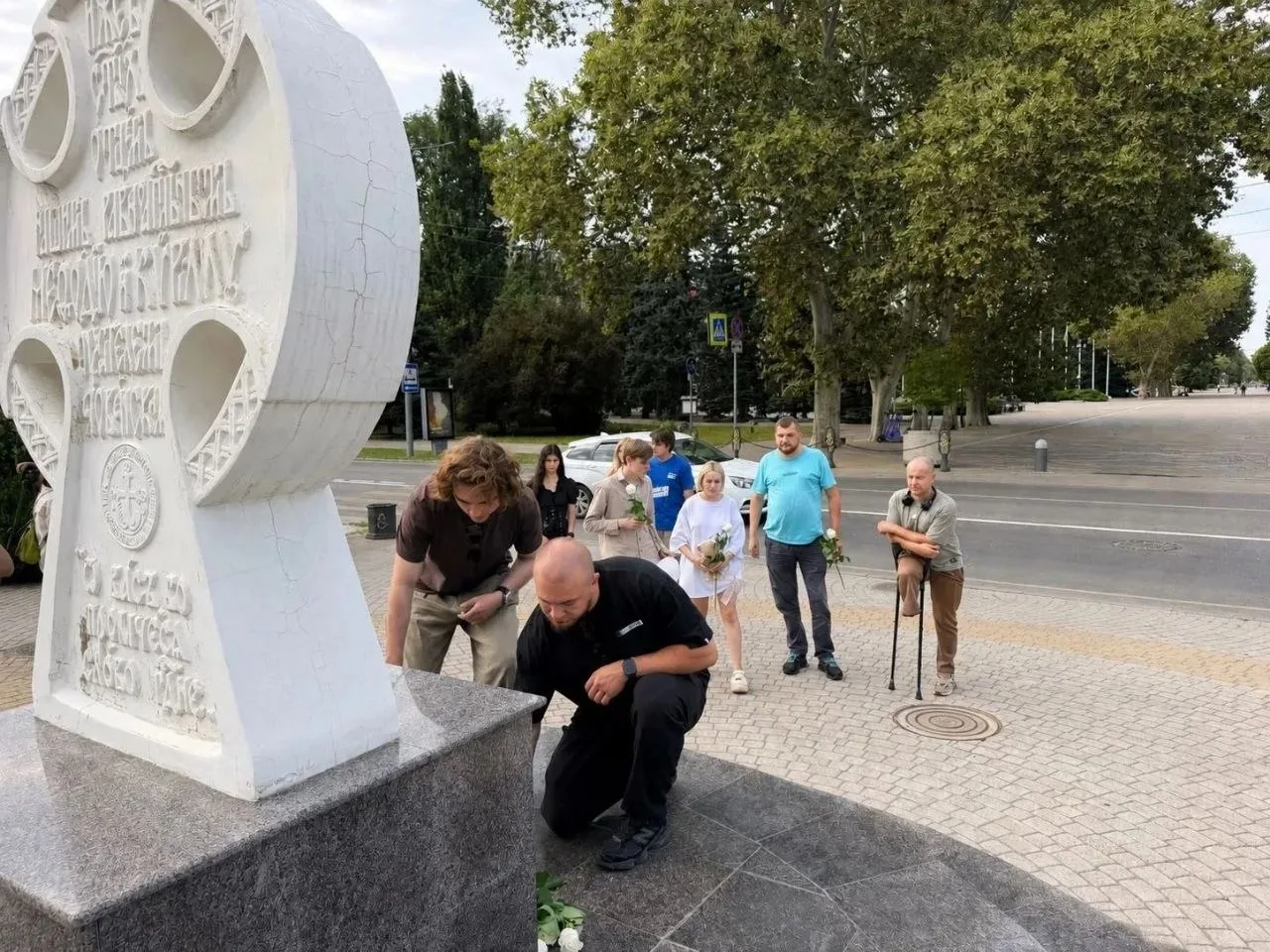 Стихийные мемориалы в память о погибших в результате украинской атаки появились в Архип...