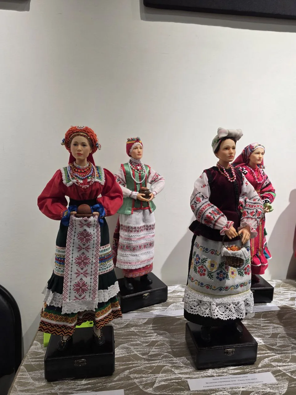Вчера в Выставочном зале состоялось торжественное открытие XVIII ежегодной городской выставки декора