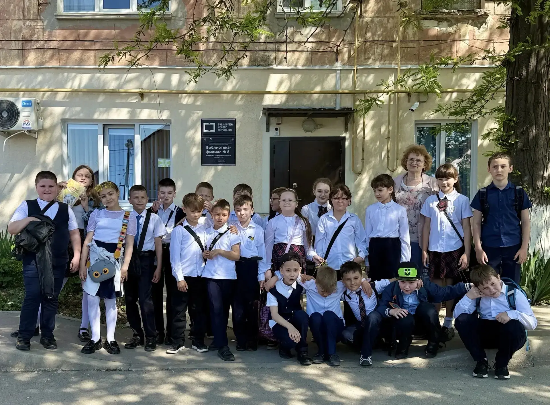 📚 В гостях у "храма знаний" в День библиотек!

👫 Наши гимназисты из 3-Б класса, классный руководит