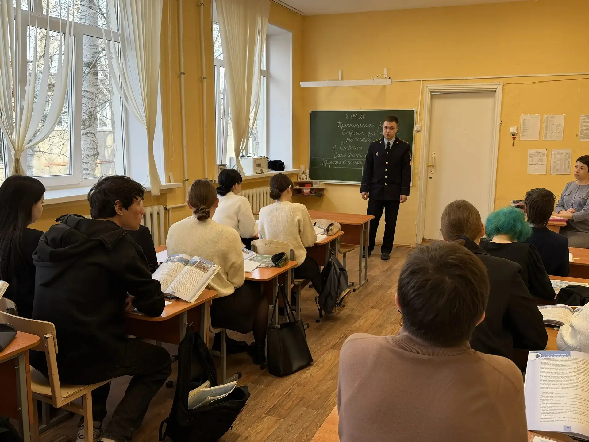 О профориентационной встрече с представителем института МВД  В  МАОУ Школа №129 для 9 и 11 классов с