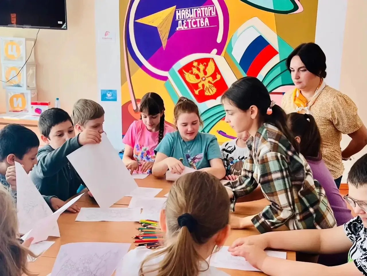 Пришкольный лагерь «Солнышко»: творчество, музыка и патриотизм в каждом дне! 🌞

Лето в лагере «Солн