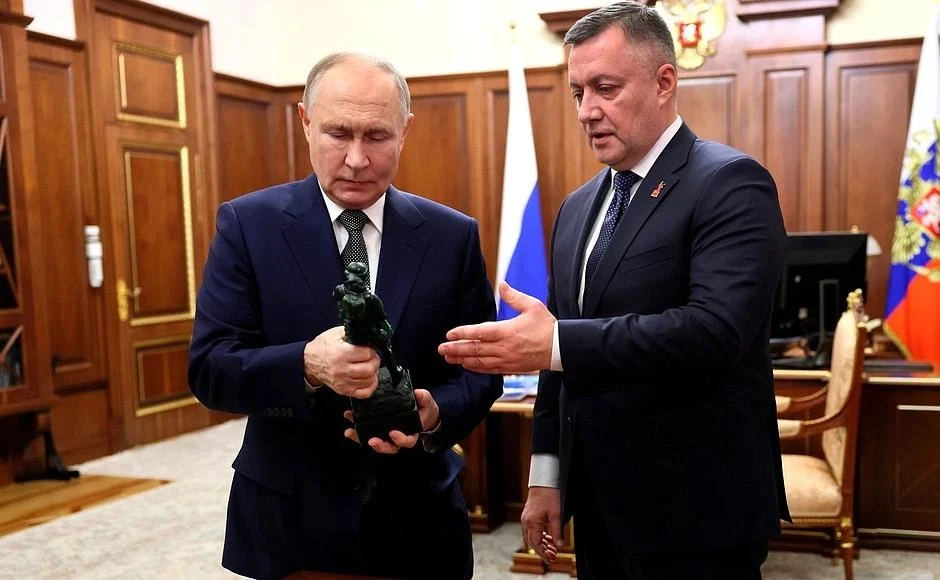 Игорь Кобзев поздравил Владимира Путина с днём рождения