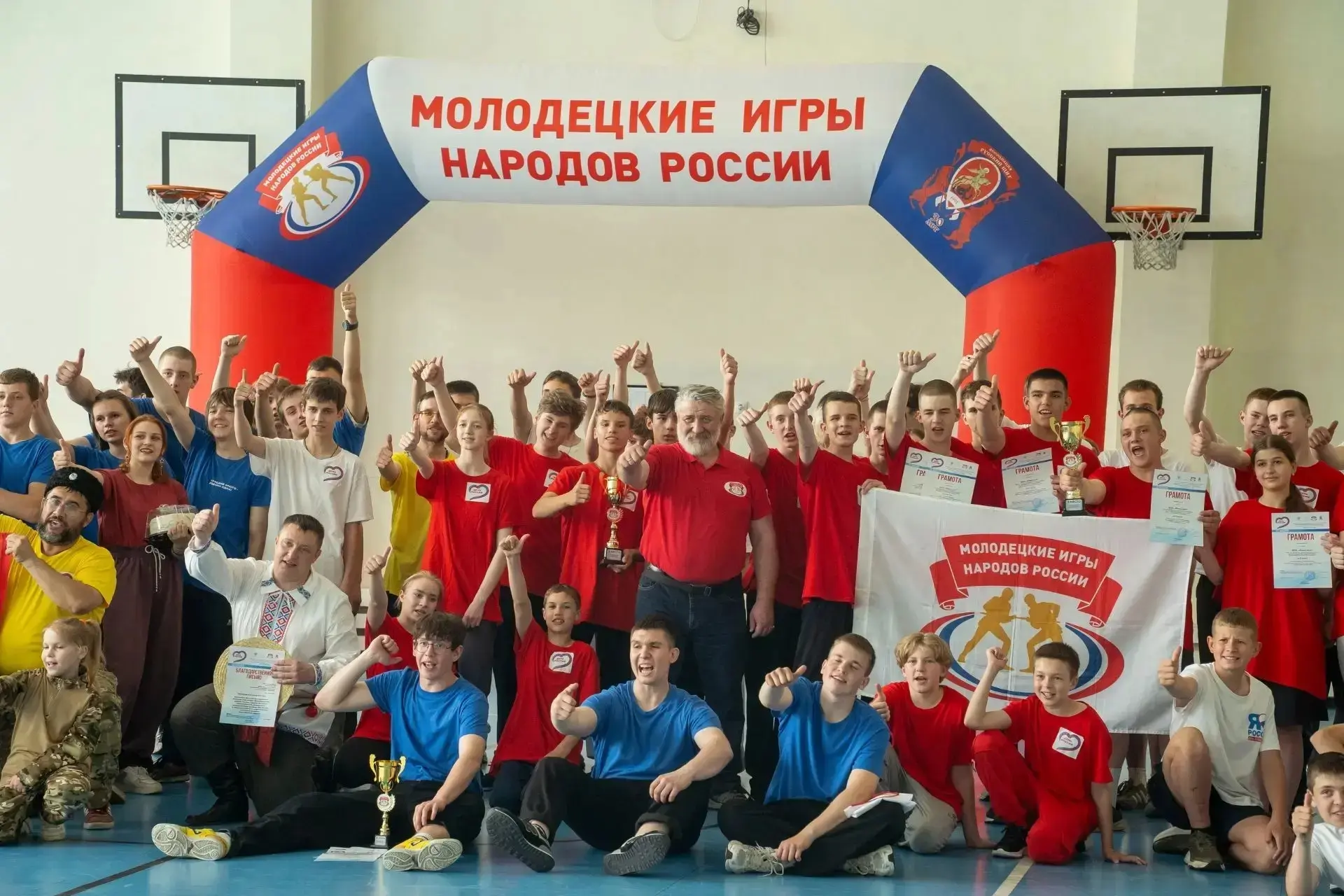 🔥 "Праздник силы и единства: Молодецкие игры народов России в честь Дня России"
  ⚡️Школа №216 горо
