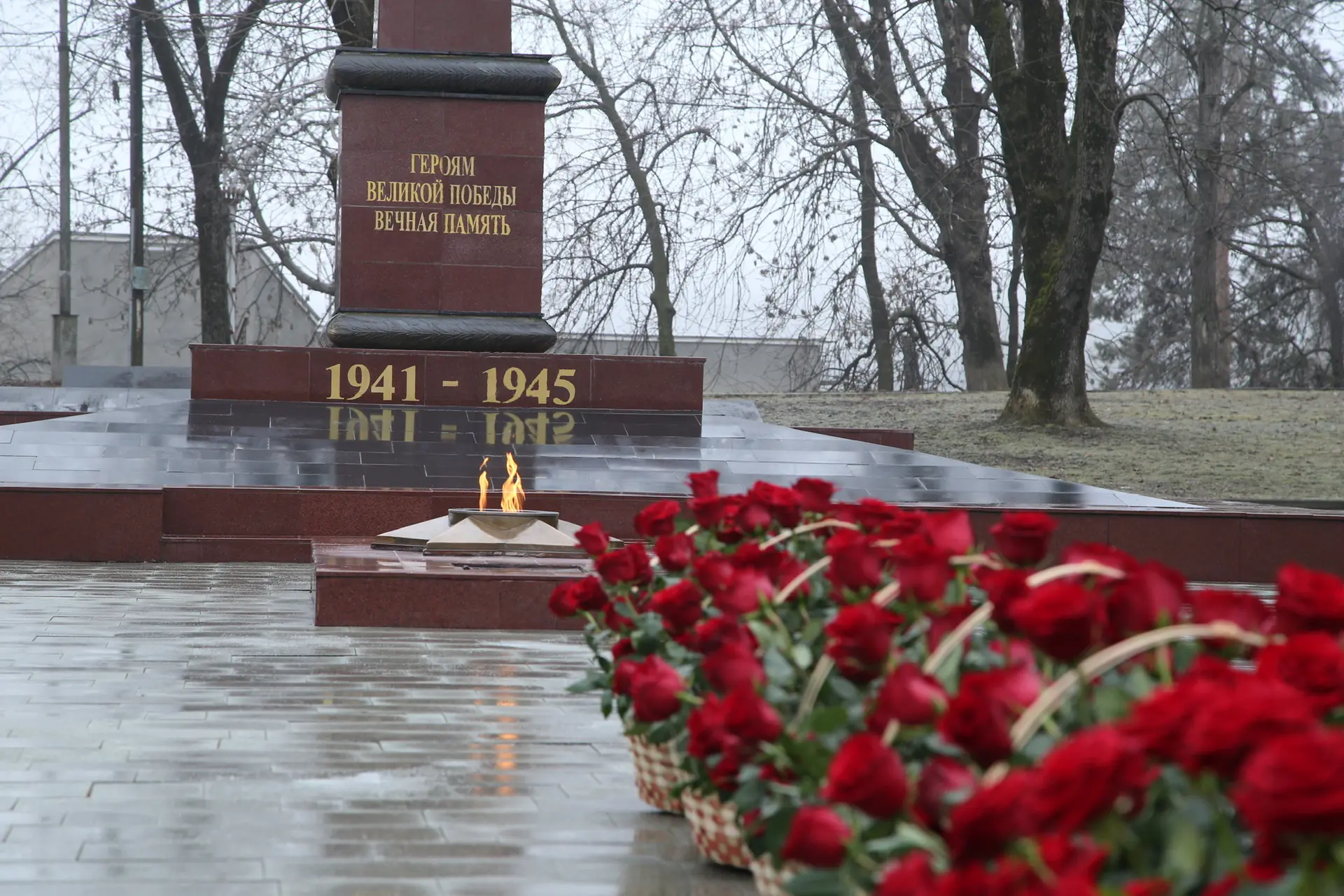 В День защитника Отечества в знак глубокого уважения к памяти воинов, защищавших Родину...