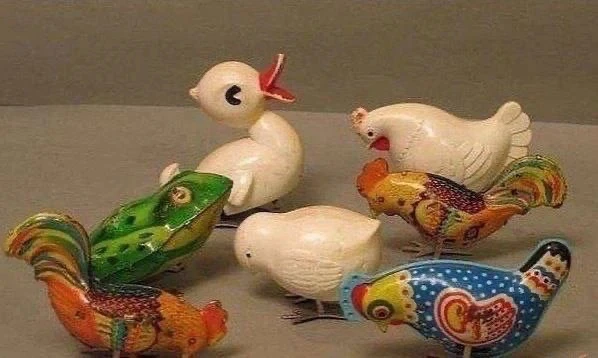 Заводные игрушки СССР, главное - ключик не потерять!   А у вас были такие?  👍🏻 - да, конечно 🤔 - нет