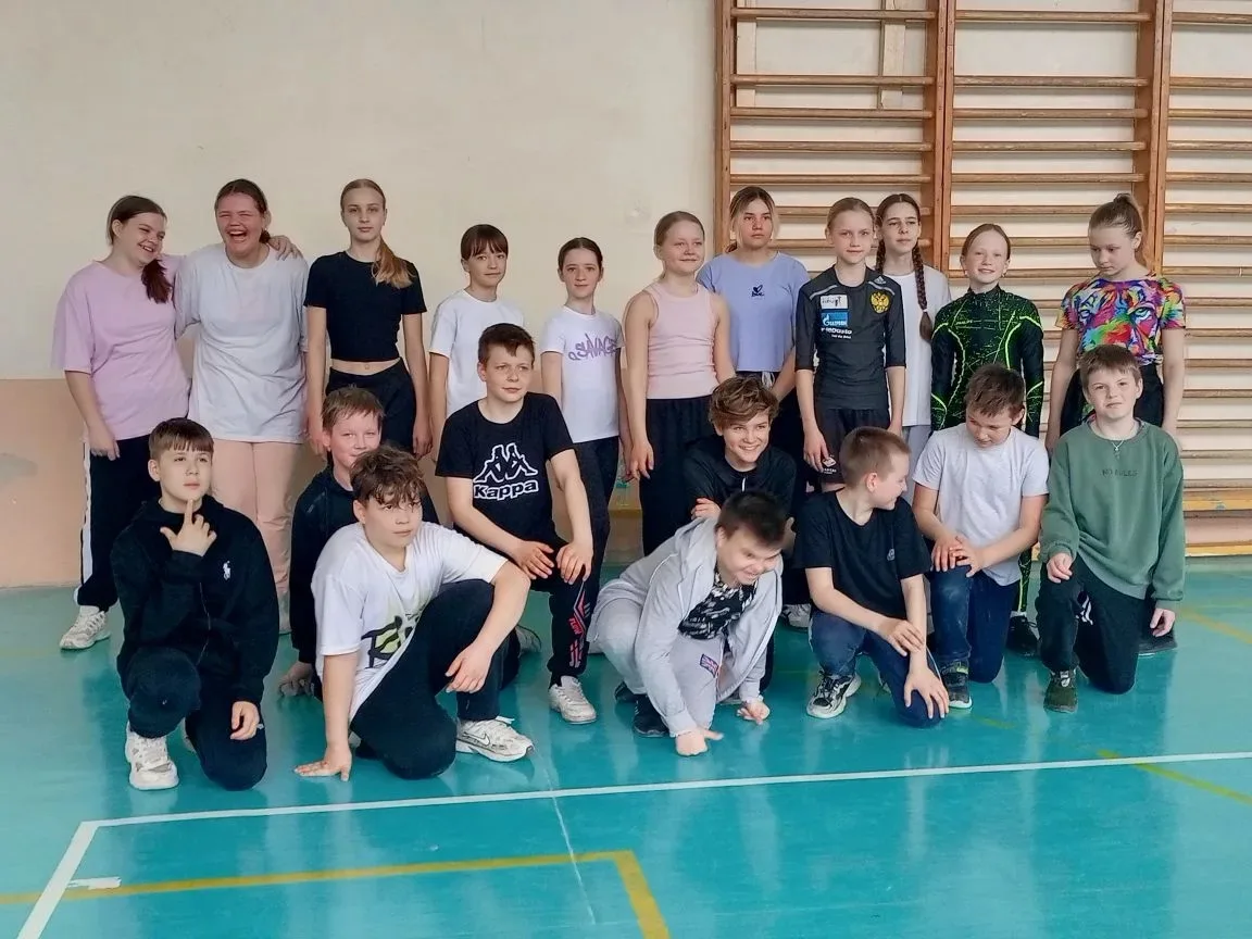 🎉 Игра в пионербол: соревнование между 4‑м и 5‑м классами!    На этой неделе среди учеников 4‑го и 5