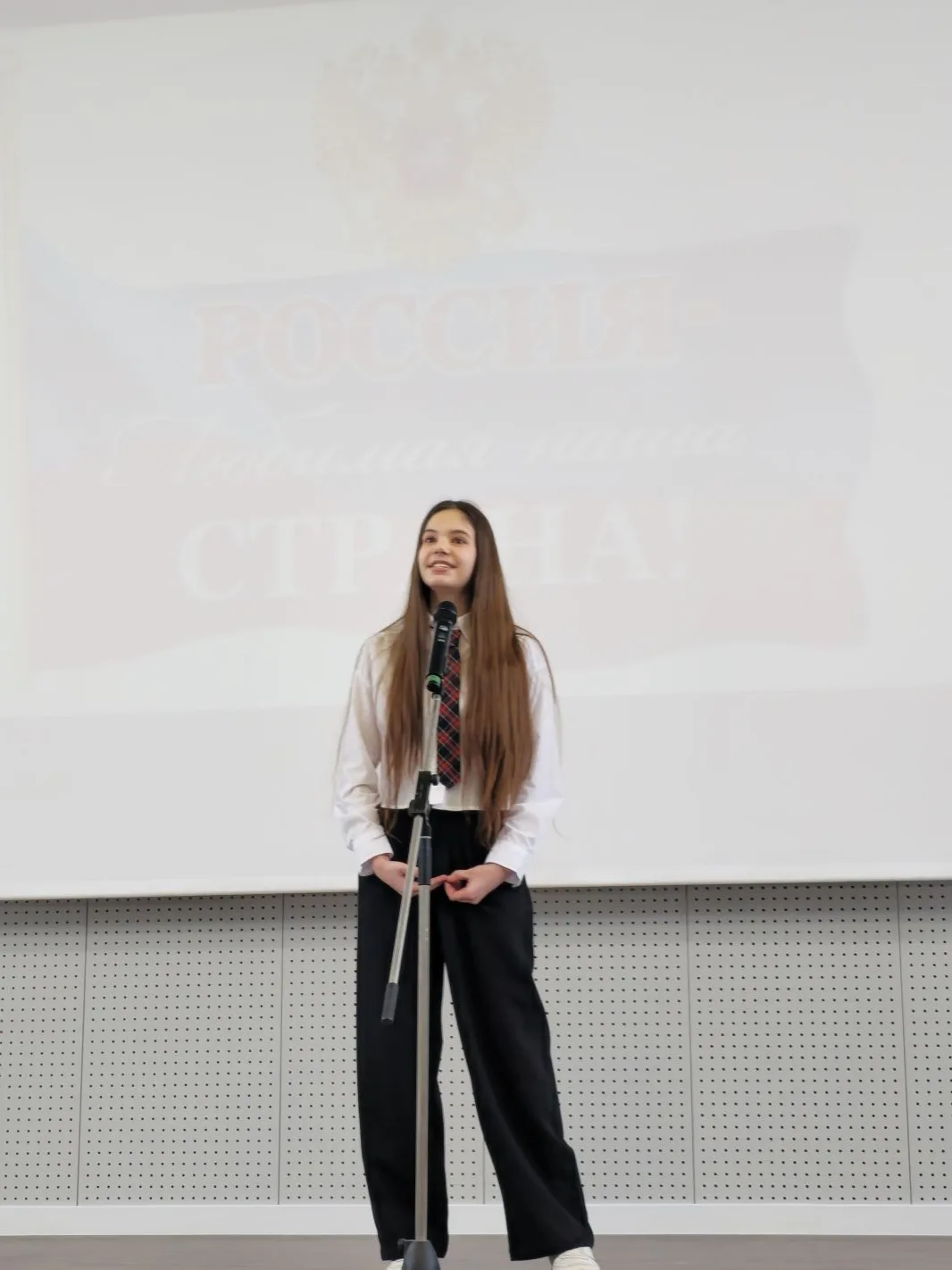 Конкурс чтецов «Я люблю Россию»🇷🇺  В рамках месячника оборонно‑массовых мероприятий в лицее состоялс