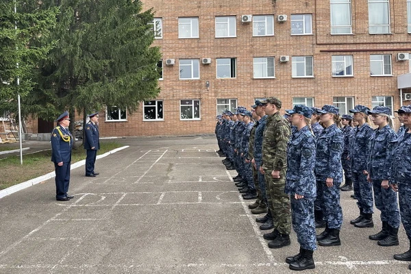 В Томском институте повышения квалификации работников ФСИН России состоялось торжественное построени