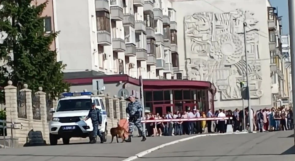 18 июня утром из здания Алтайского краевого суда на проспекте Ленина в Барнауле экстренно вывели вес