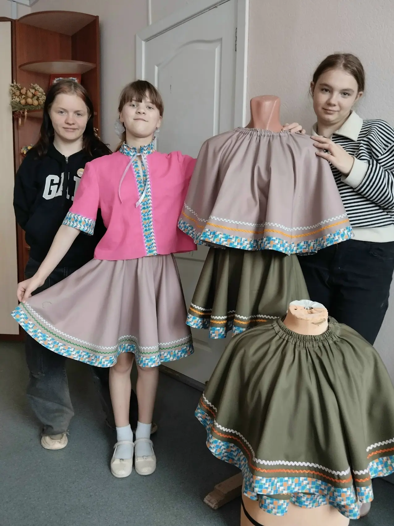 ЛЕТНИЙ КЛУБ!

Отремонтировали и обновили
Сегодня завершилась летняя практика у девочек 5а и 7 в клас