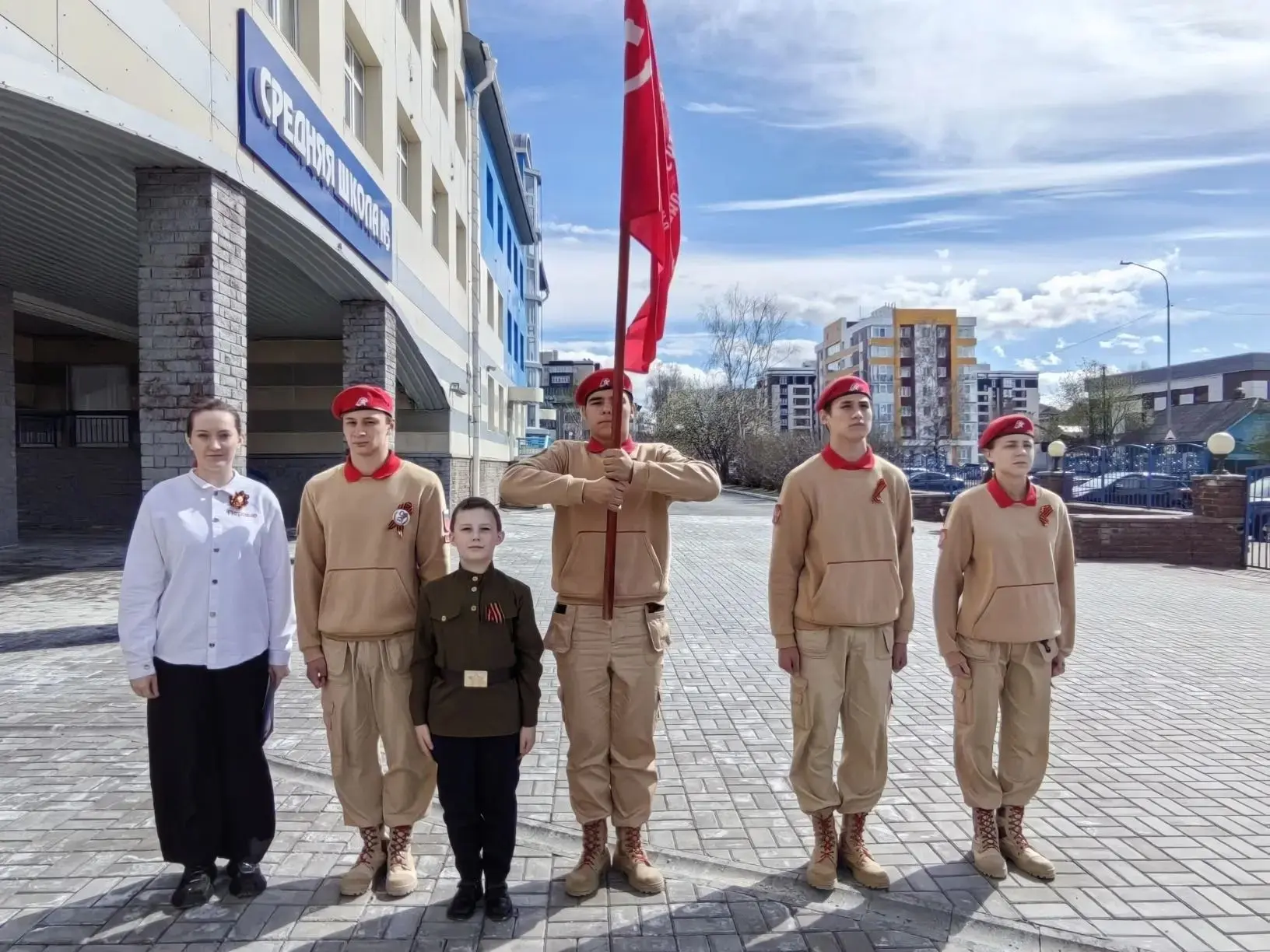 «Нет в России семьи такой, где б не памятен был свой герой…»