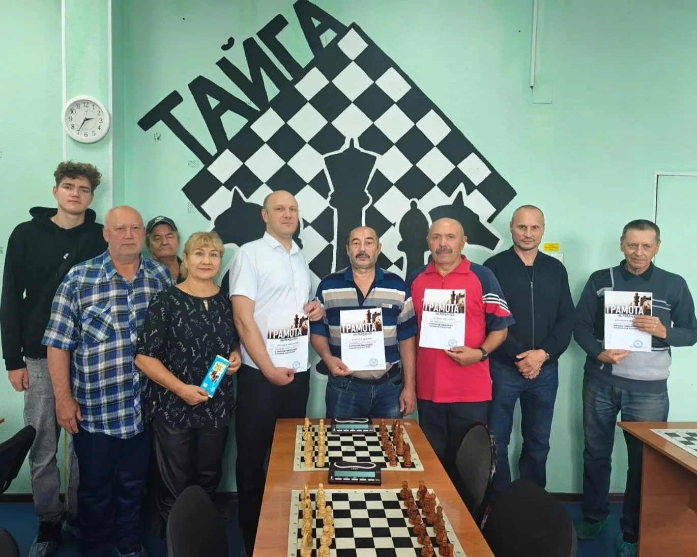 ♟️ Ветераны разыграли партии в «Юности»!