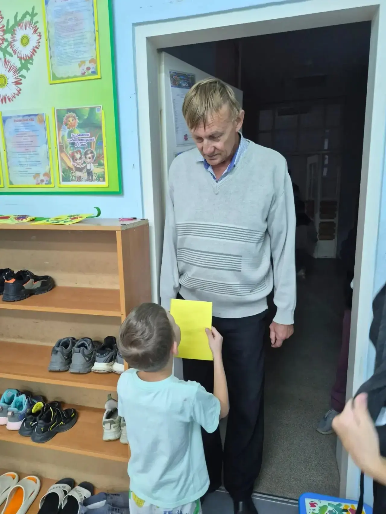В ДЕНЬ ВНУЧАТ ДЕТИ ГРУППЫ "МАРГАРИТКИ" РЕШИЛИ ПОЗДРАВИТЬ СВОИХ БЛИЗКИХ.👍 ЗВОНКИ ТЕМ, К...