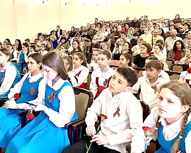 КАК ОТМЕЧАЛИ ДЕНЬ ПОБЕДЫ В СОЧИ   В День Победы выездные агитбригады учреждений культуры выступили с