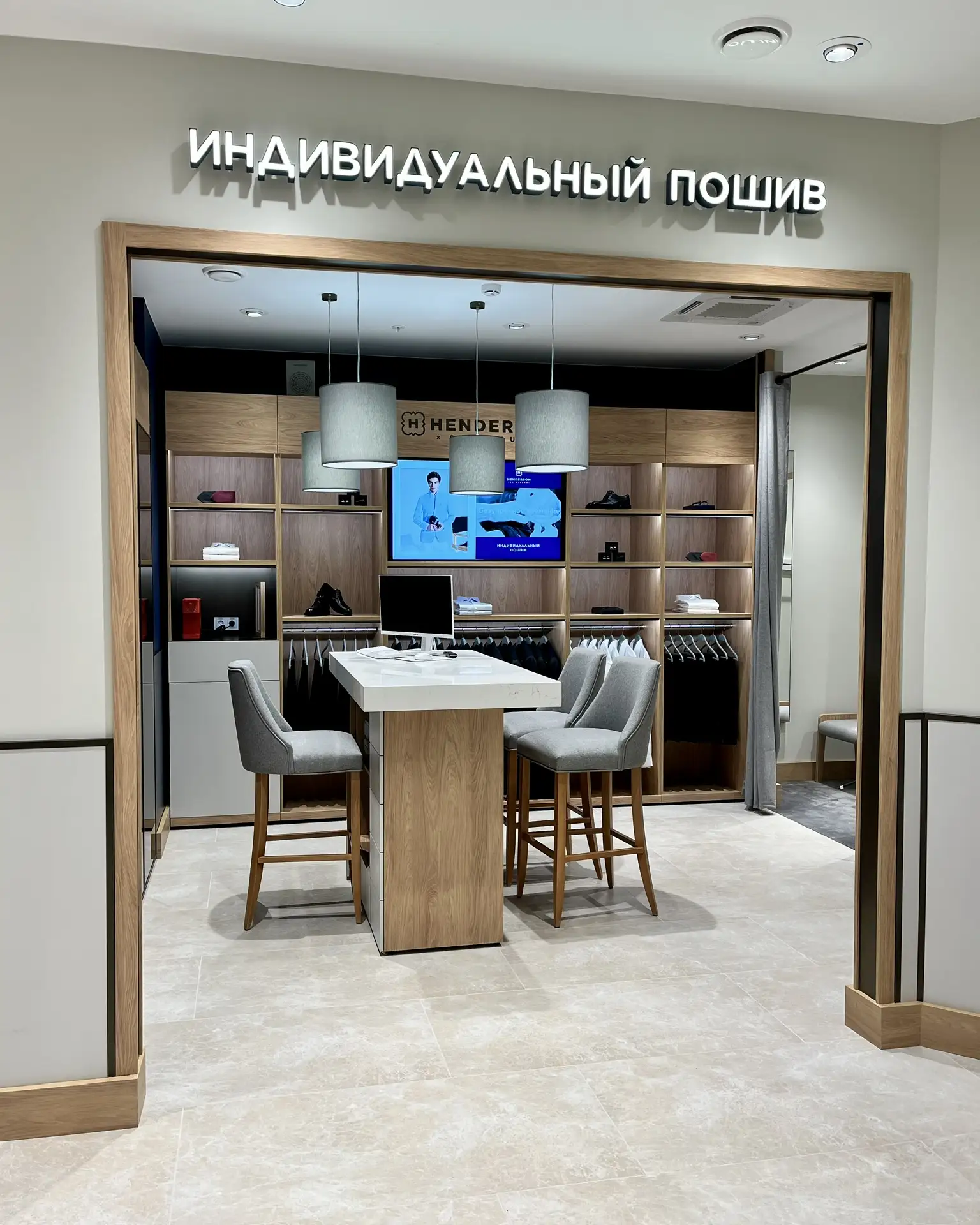 В Граде открылся крупнейший в России салон HENDERSON! Новая локация, свежая концепция и в три раза б