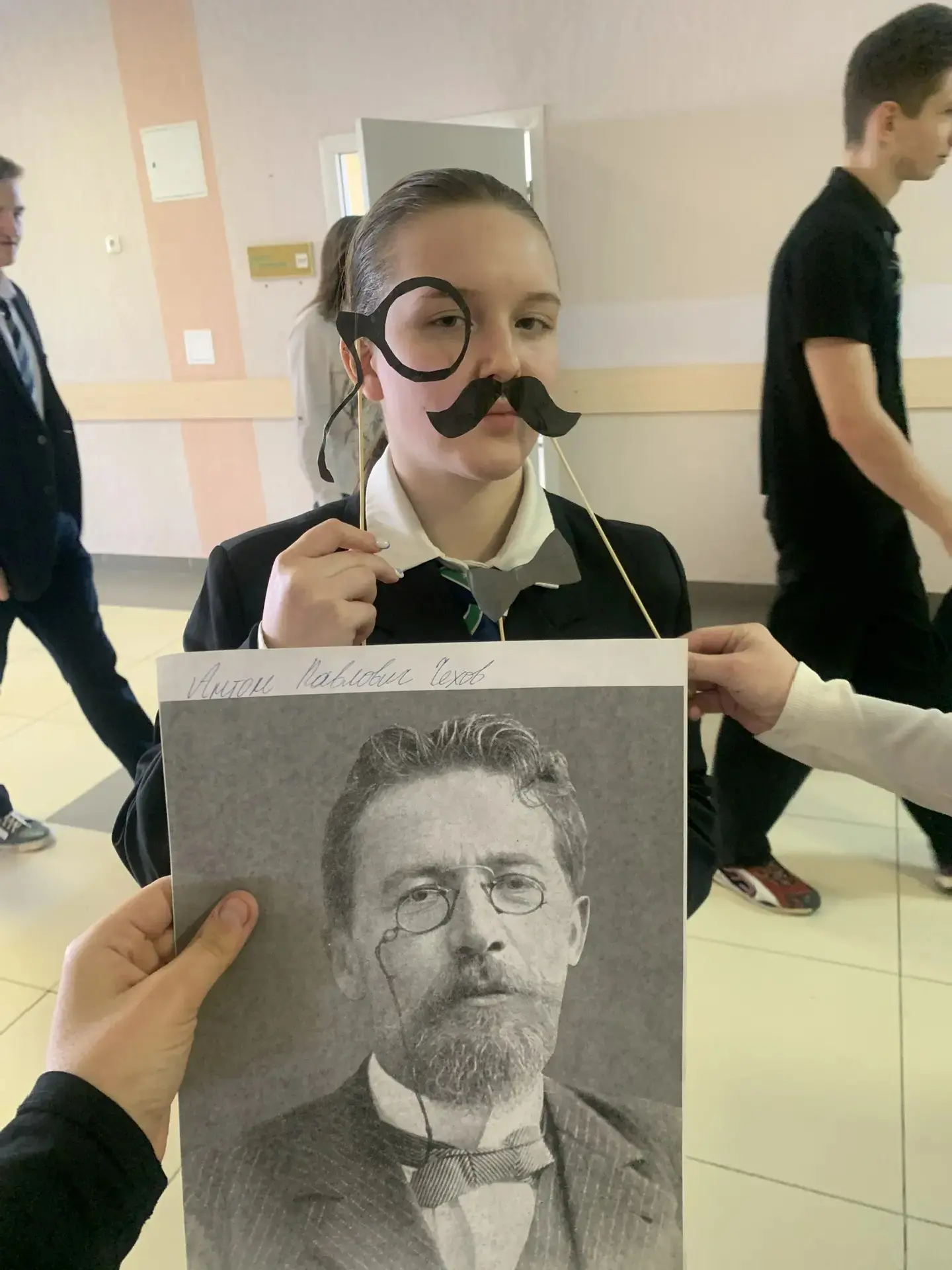 👏📚 Ребята нашей школы окунулись в мир литературы и приняли участие в увлекательном косплее 💃 Во врем