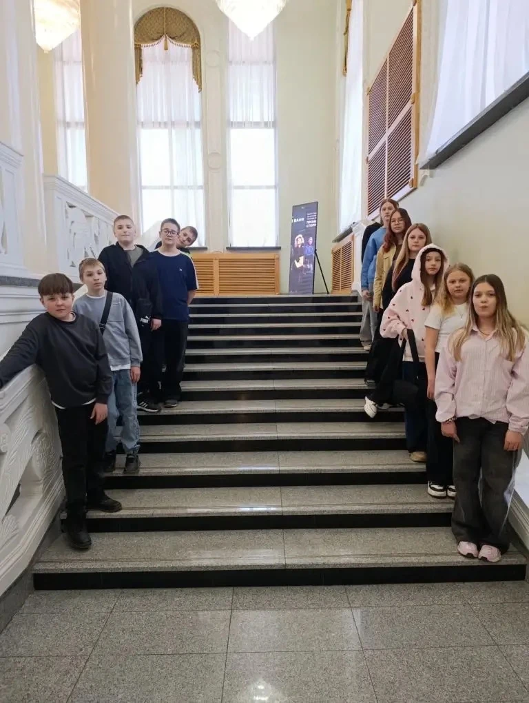 🎭КАНИКУЛЫ С ПОЛЬЗОЙ ✨ В последние дни каникул ученики 5б кл.,5в кл. и 6г кл. вместе с классными руко