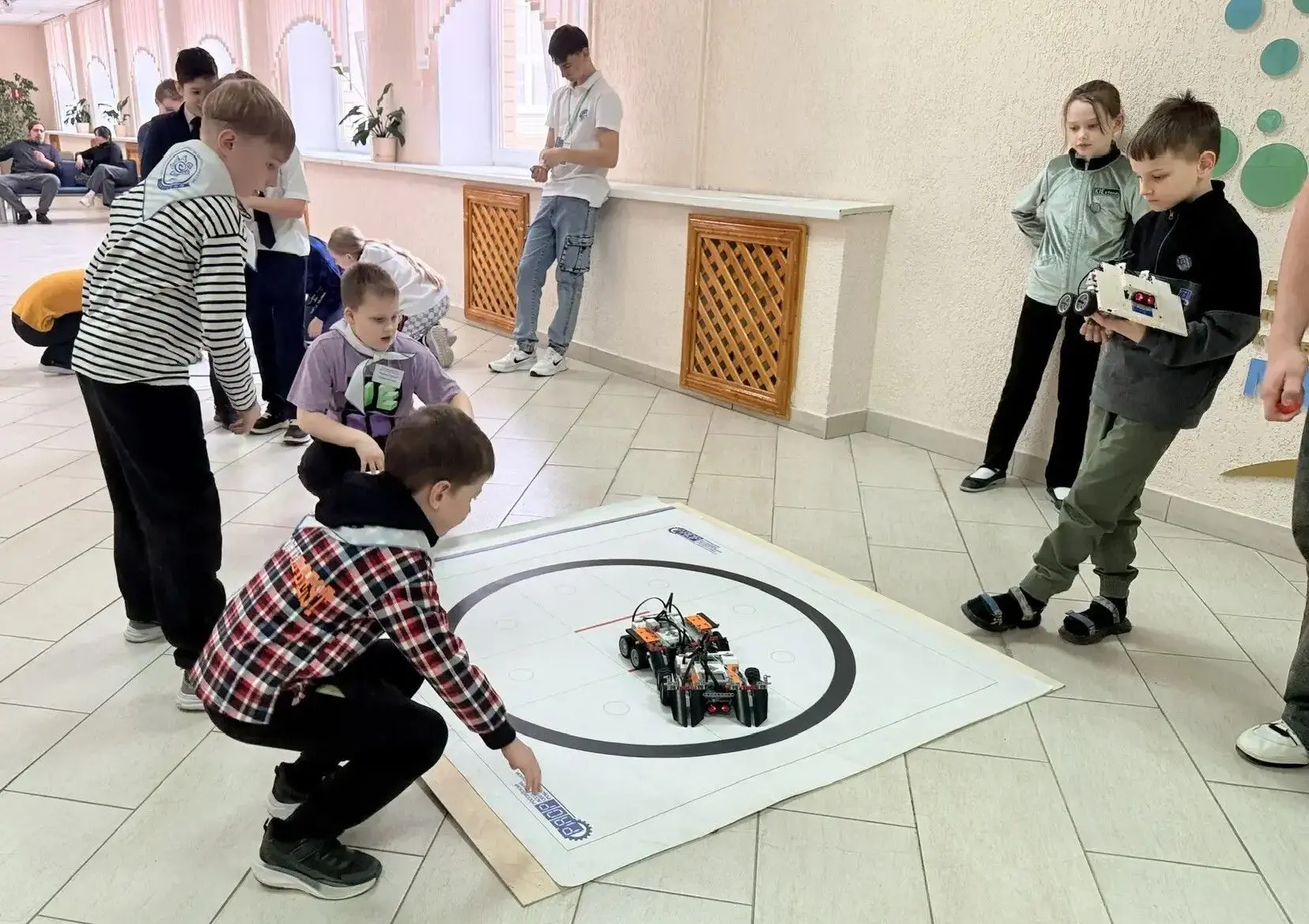 🧑‍💻В Липецке проходит городской фестиваль «Старт в цифру»  Первыми стали соревнования по робототехни