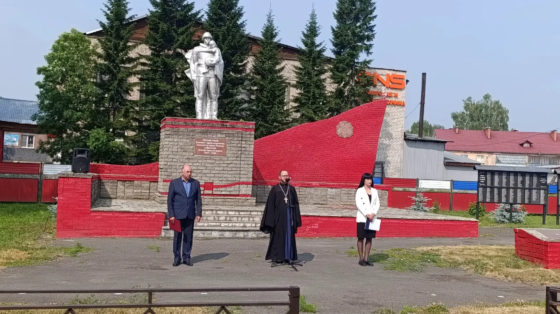 Мы помним, мы гордимся!
22 июня в с. Красногорское состоялся памятный митинг, посвященный памяти жер