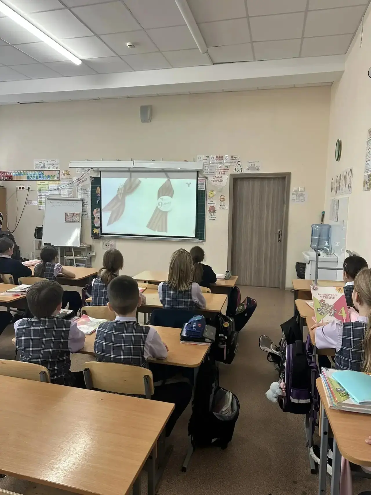 🎗️ Символ Победы: беседа о Георгиевской ленте в 4 «А» классе  В преддверии Дня Победы наши четверокл