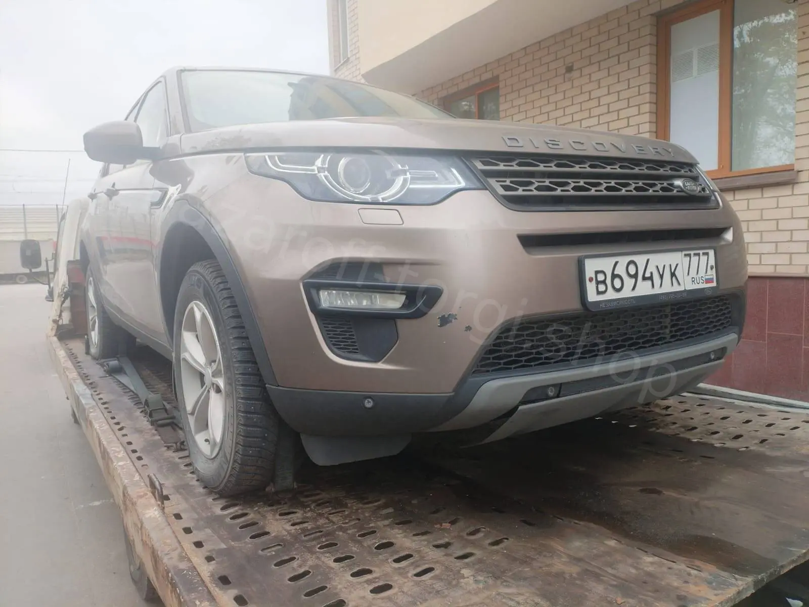 На торги выставлен премиальный кроссовер Land Rover Discovery Sport в Санкт-Петербурге, реализуемый 