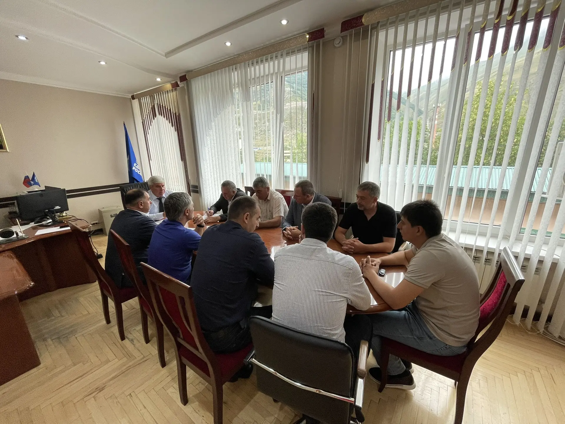 Сегодня, глава администрации Эльбрусского района Мухтар Отаров провел плановое аппаратн...
