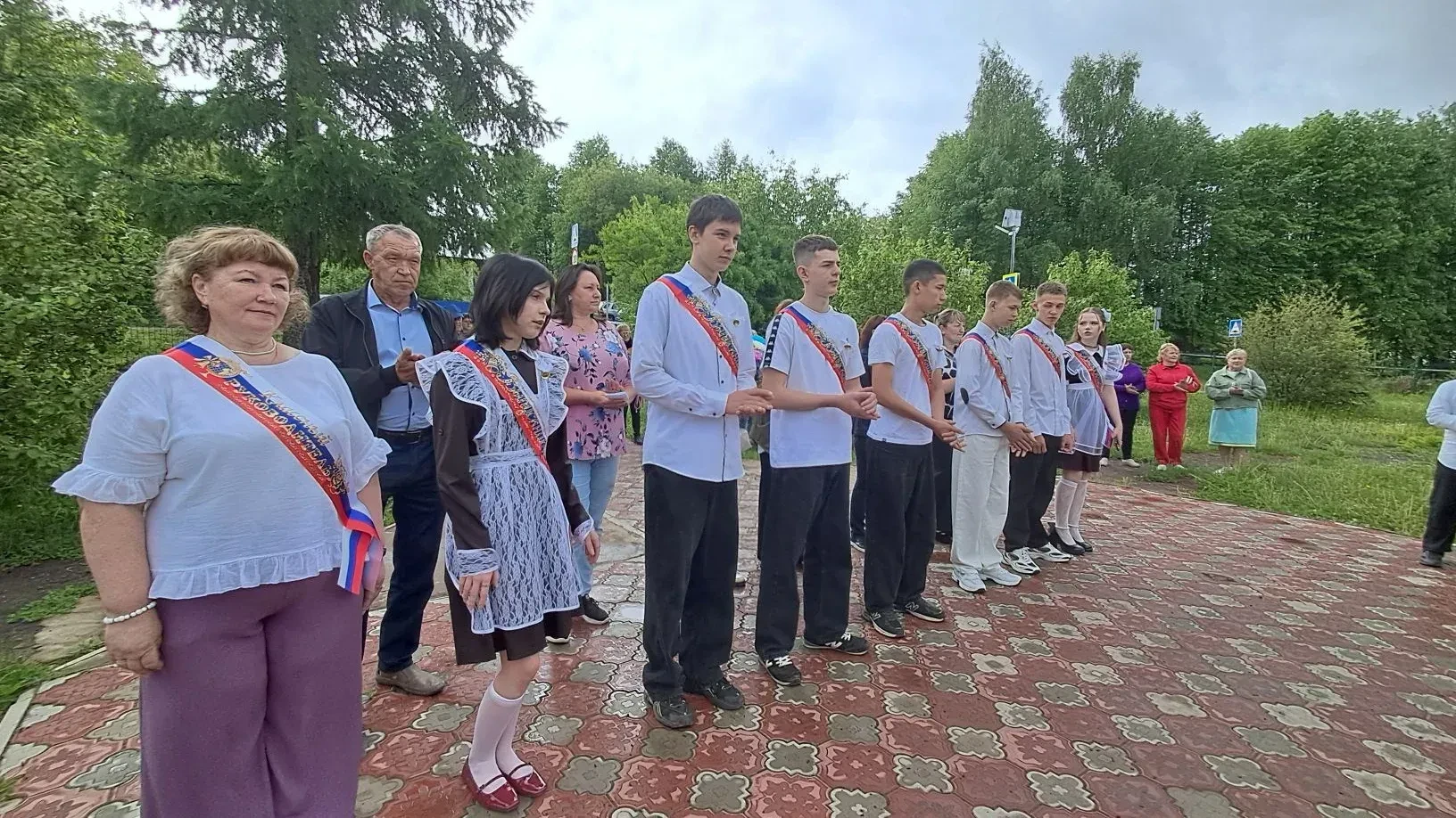 🔔 Последний звонок для 9 класса: волнительный рубеж и новые горизонты!
